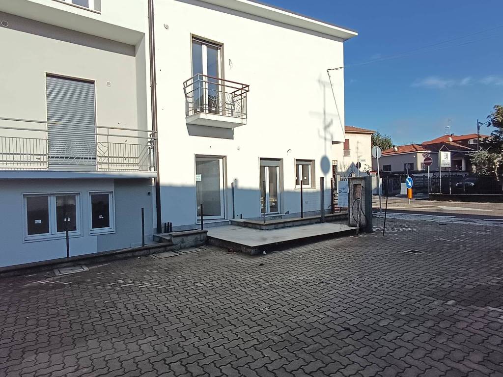 Appartamento a Cardano al campo in Via Roma, 61 - Foto 2