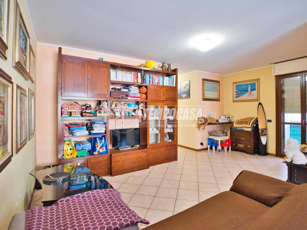 Appartamento a Galliate in Via Danesio Mainerio - Foto 4