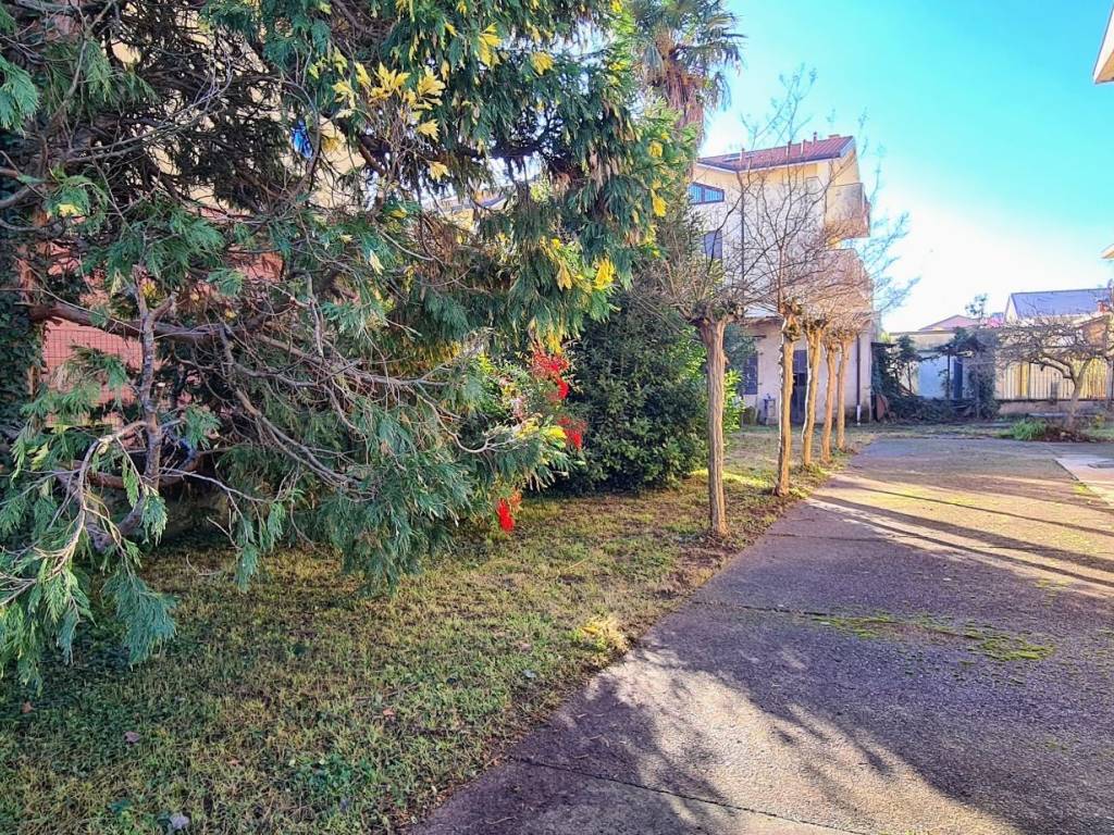 Villa a Busto garolfo in Via Monte Santo, 9 - Foto 5