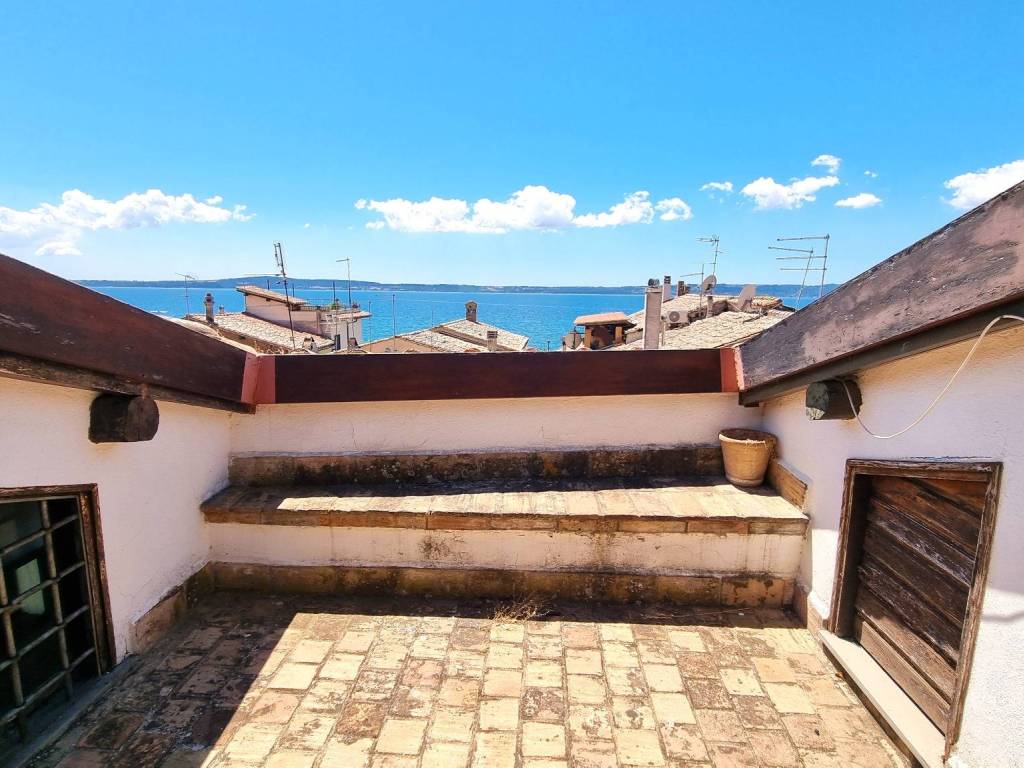 Appartamento a Trevignano romano in Piazza Don Antonio Berlottini - Foto 2