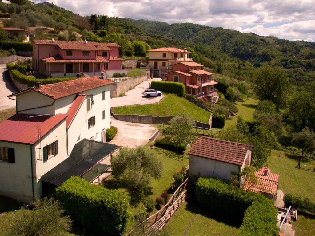 Villa a Barga in Località Albiano, 51 - Foto 4