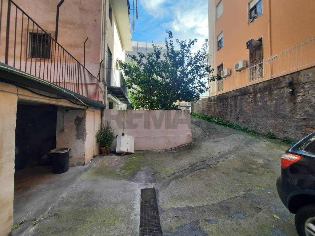 Box / garage a Catania in Via Macallè, 3 - Foto 5