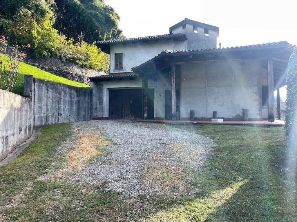 Villa a Verbania in Via per Possaccio, 18 - Foto 2