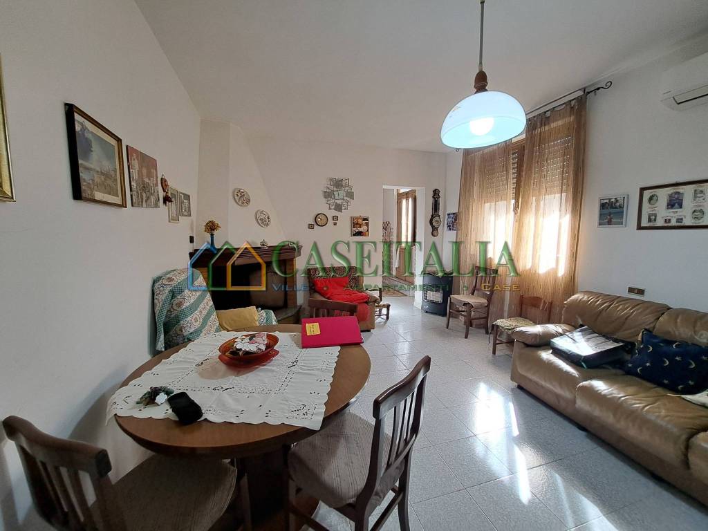 Casa indipendente a Villaurbana in Via Eleonora D'Arborea, 32 - Foto 2