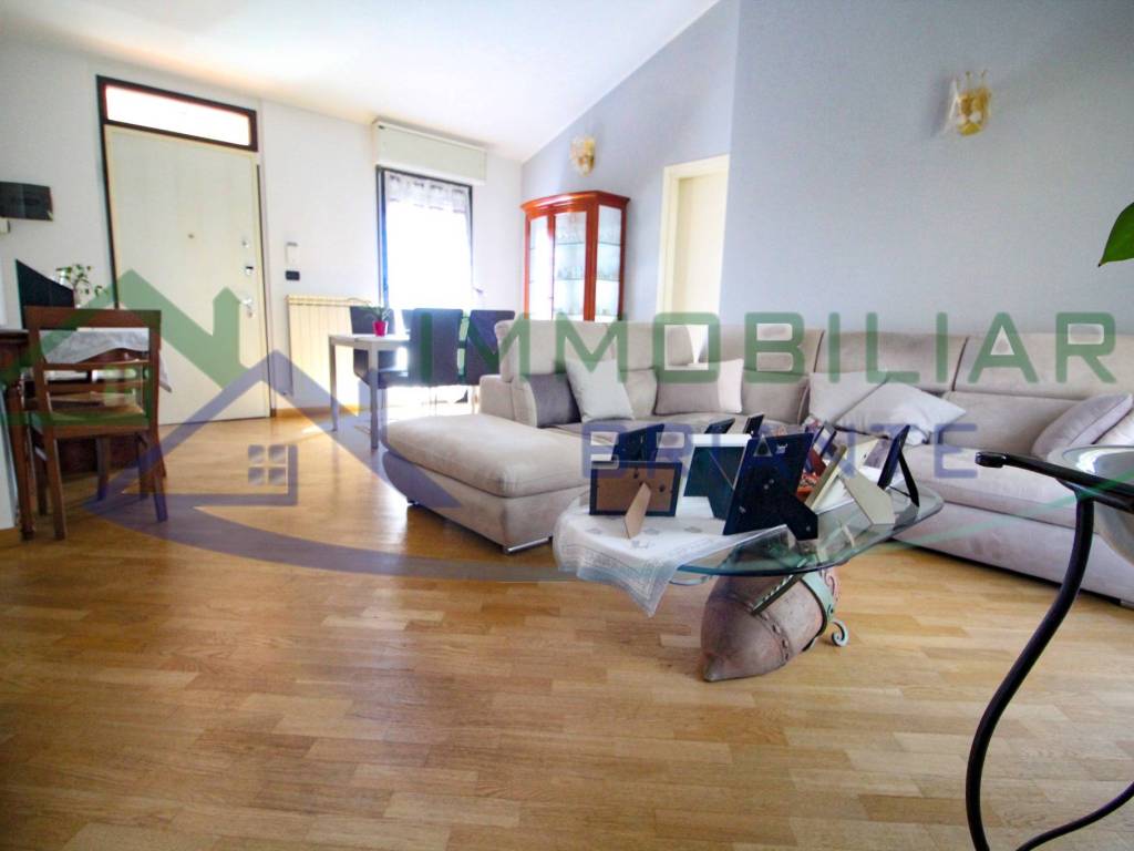 Appartamento a Somma lombardo in Viale 1 Maggio - Foto 4