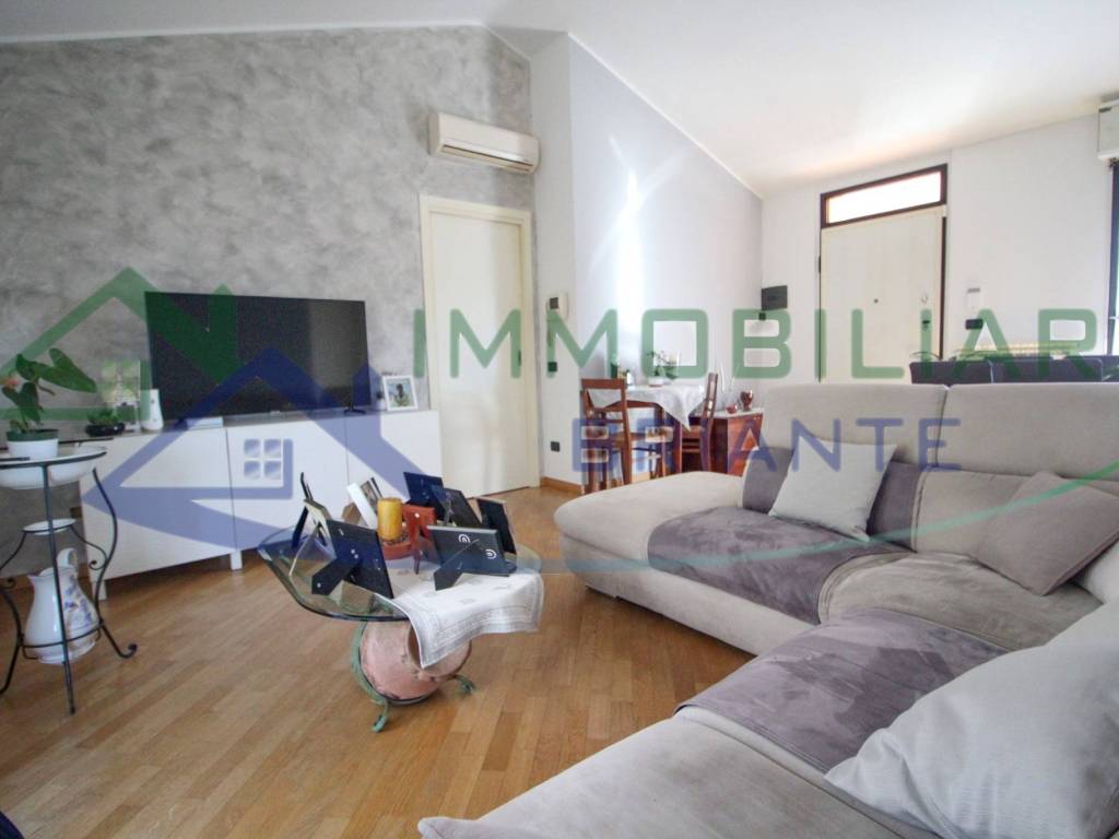 Appartamento a Somma lombardo in Viale 1 Maggio - Foto 5