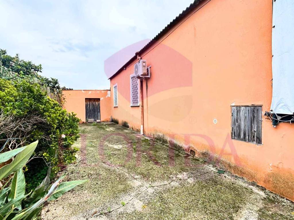 Villa a Aprilia in Via Valtellina - Foto 3