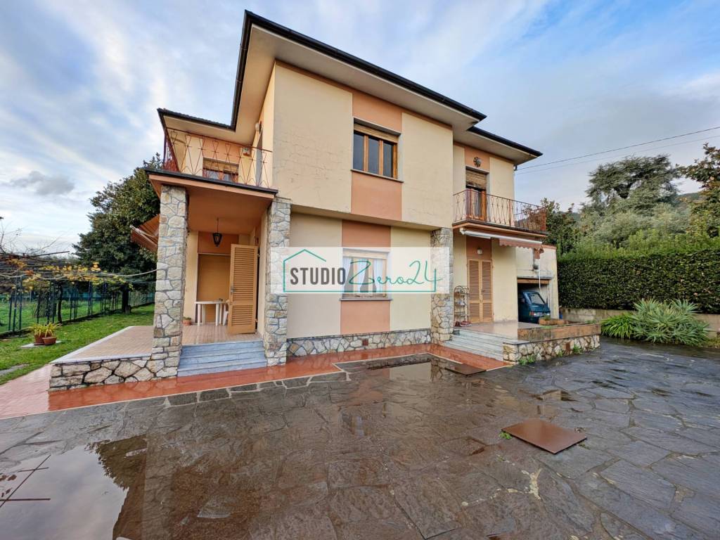 Villa a Seravezza in Via della Rinascita - Foto 2