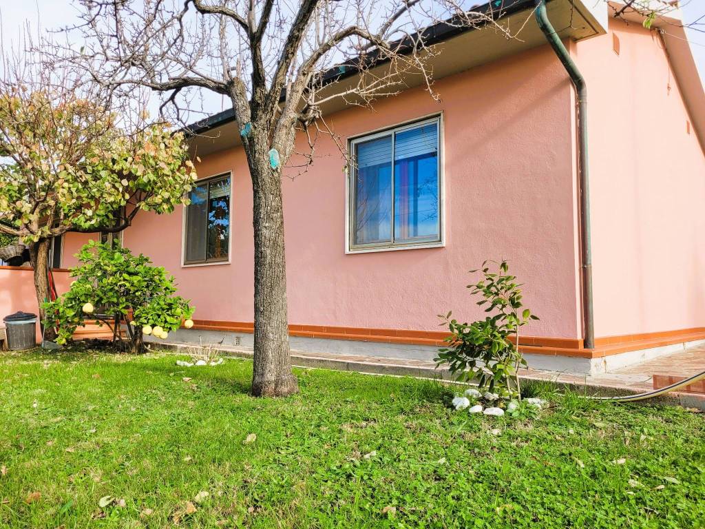 Villa a Livorno in Via Aiaccia - Foto 5