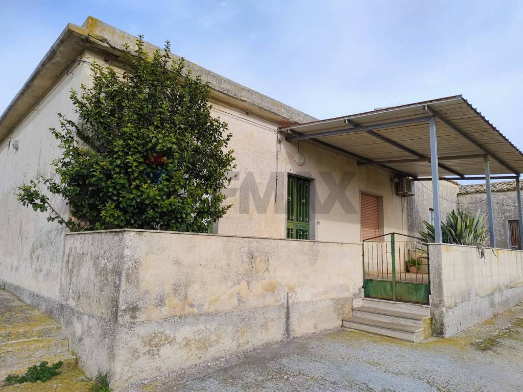 Rustico / casale a Rosolini in CONTRADA CAVA LAZZARO OLIVELLA, 1 - Foto 2