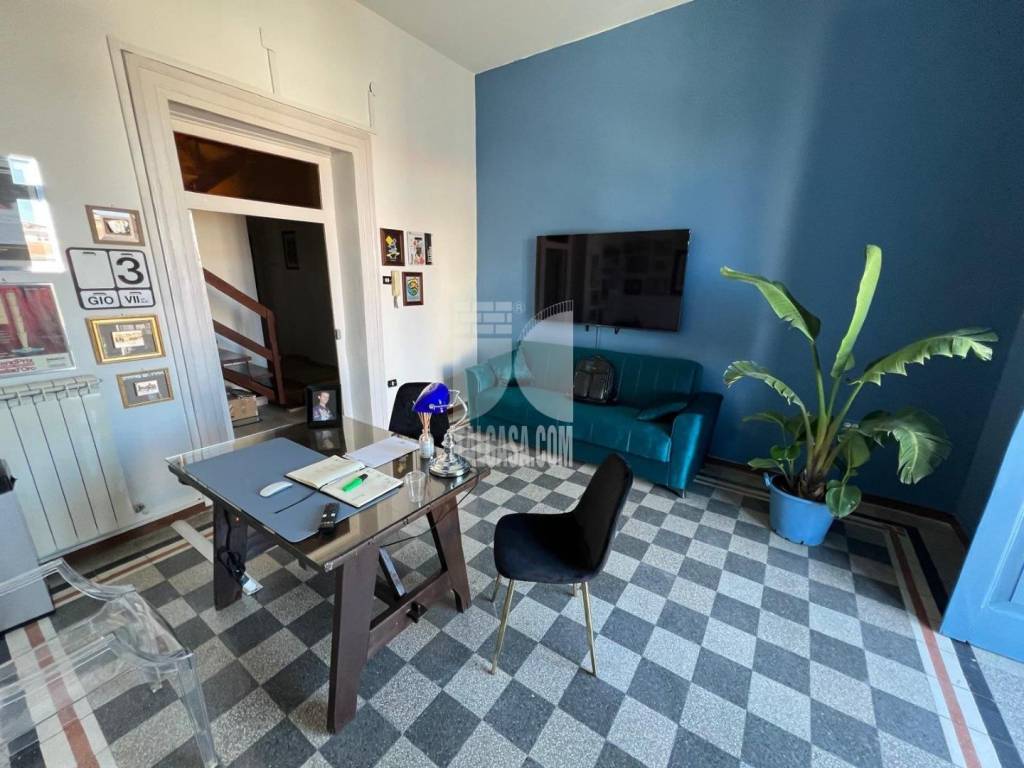 Appartamento a Crotone in viale regina margherita - Foto 3