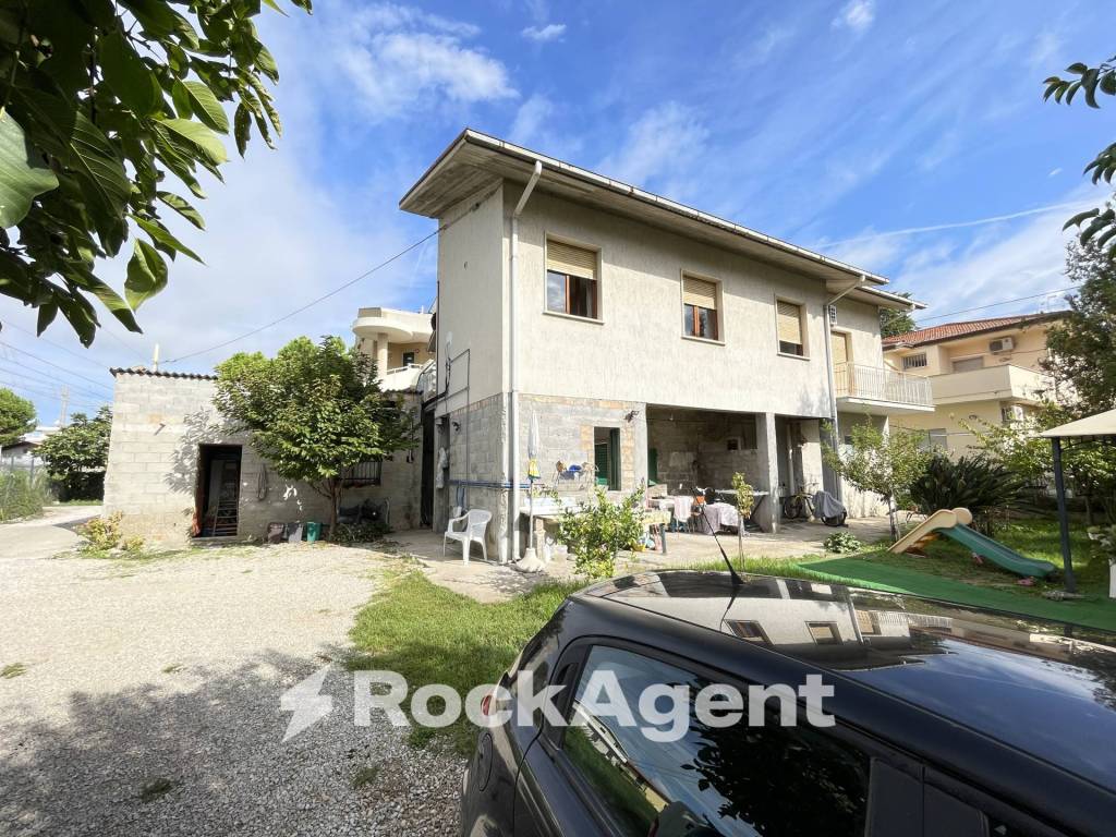 Casa indipendente a Tortoreto in Via Alcide de Gasperi, 10 - Foto 3