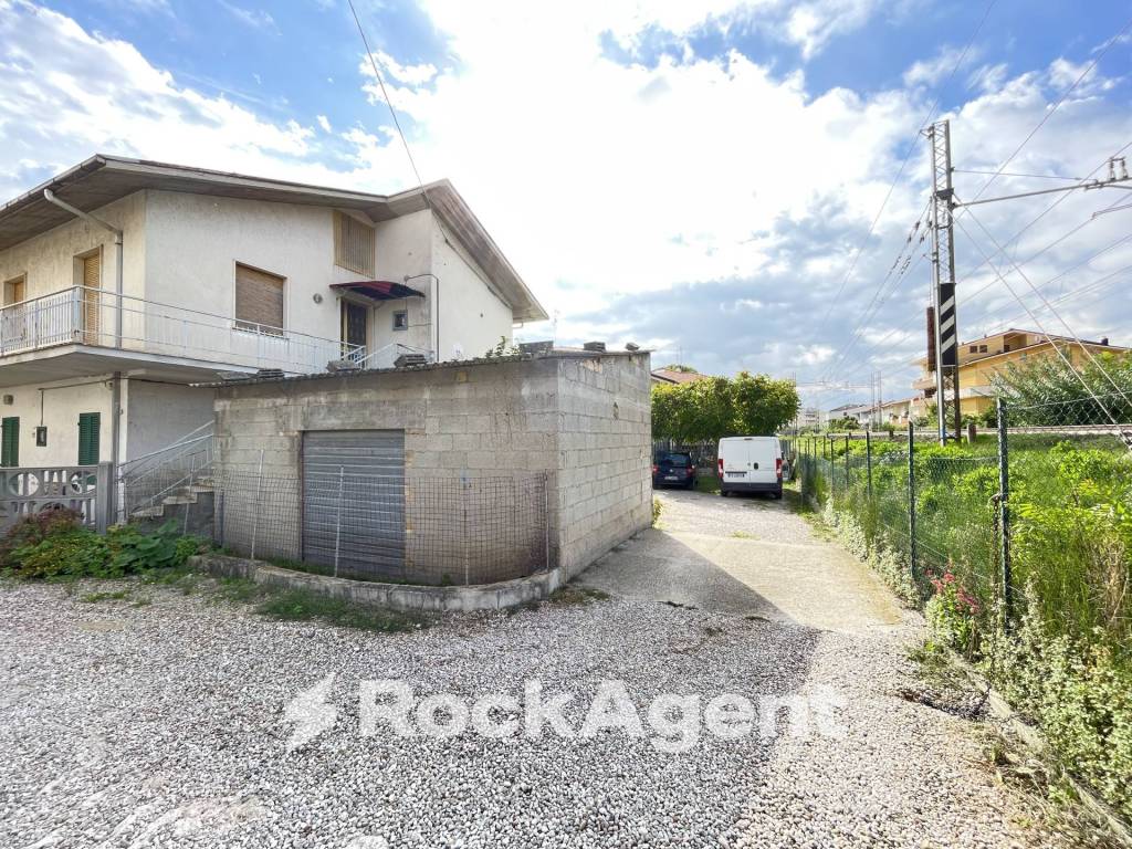 Casa indipendente a Tortoreto in Via Alcide de Gasperi, 10 - Foto 5