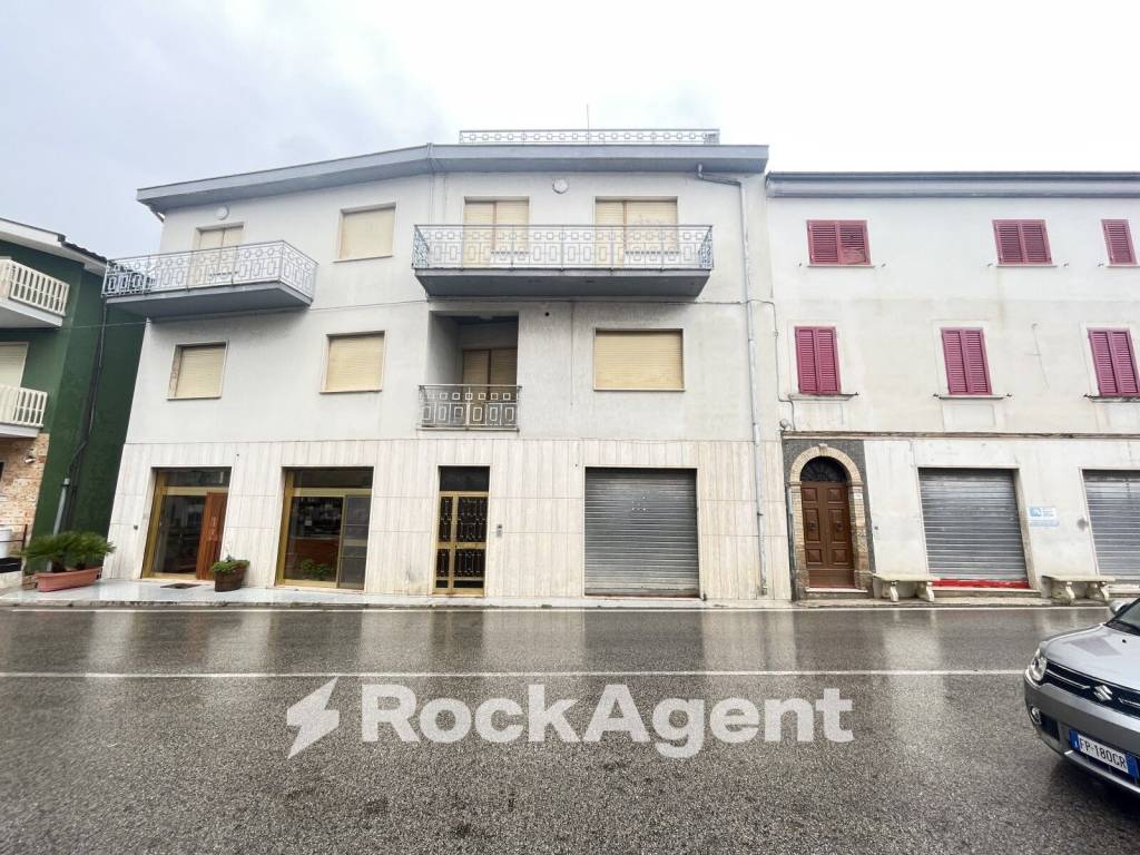 Appartamento a Civitella del tronto in Viale Piceno Aprutino, 120 - Foto 2