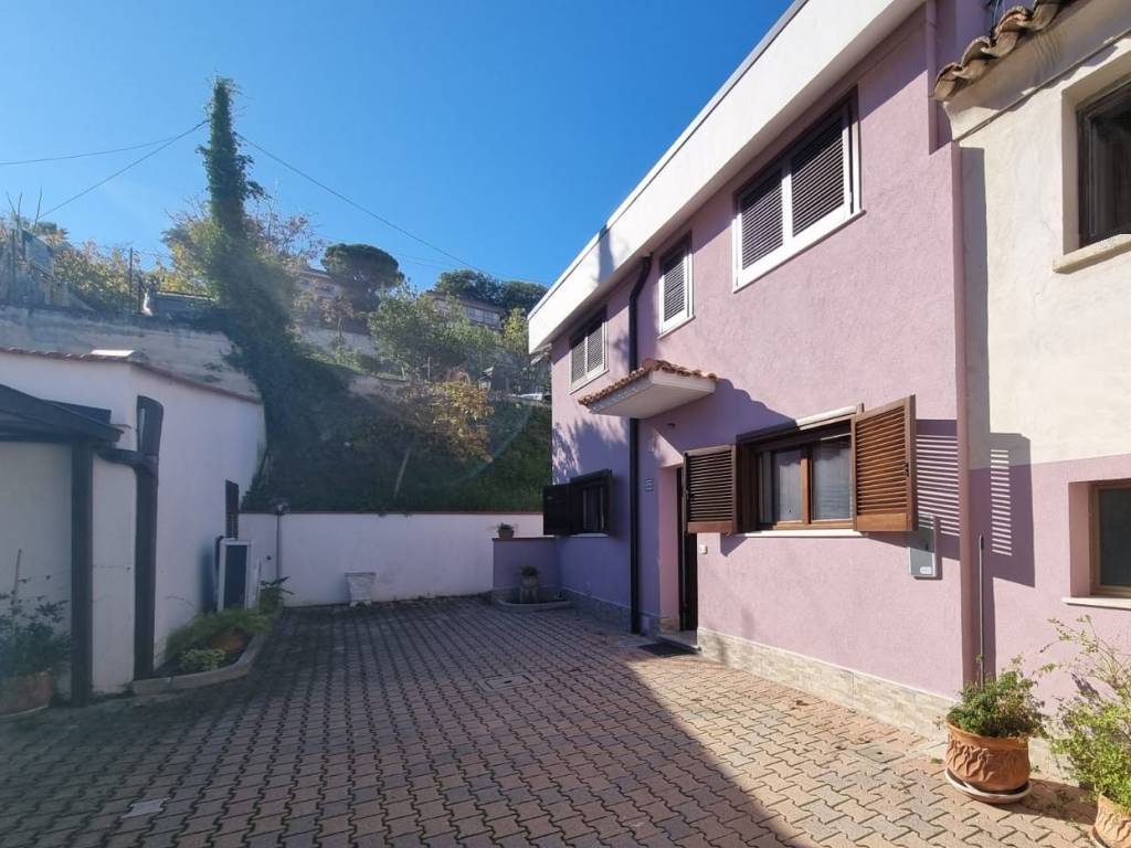 Casa indipendente a Pescara in Via Colle Innamorati, 383 - Foto 2