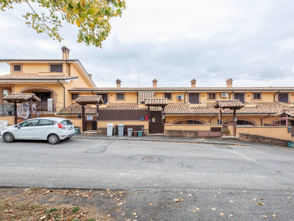 Villetta a schiera a Guidonia montecelio in Via Pietro Vannucci - Foto 5