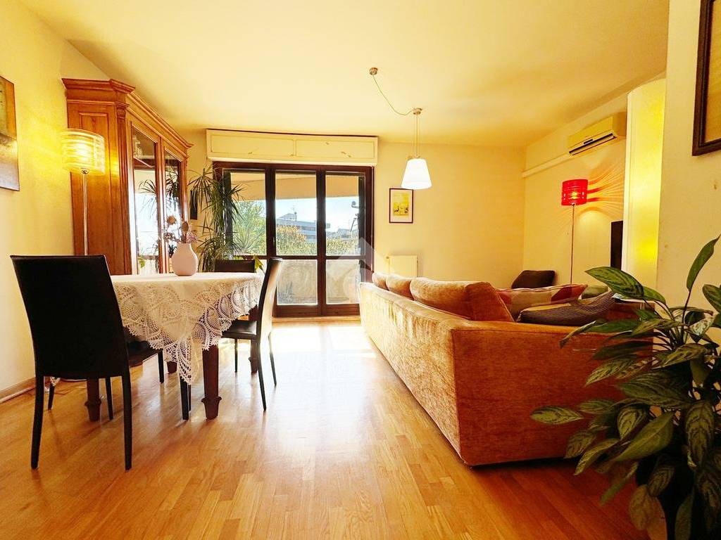 Appartamento a Prato in Viale Alcide de Gasperi, 057 - Foto 2
