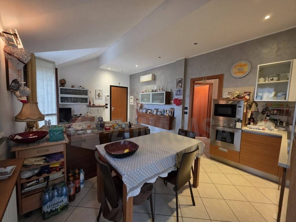 Appartamento a Samarate in Via Mottarone - Foto 5