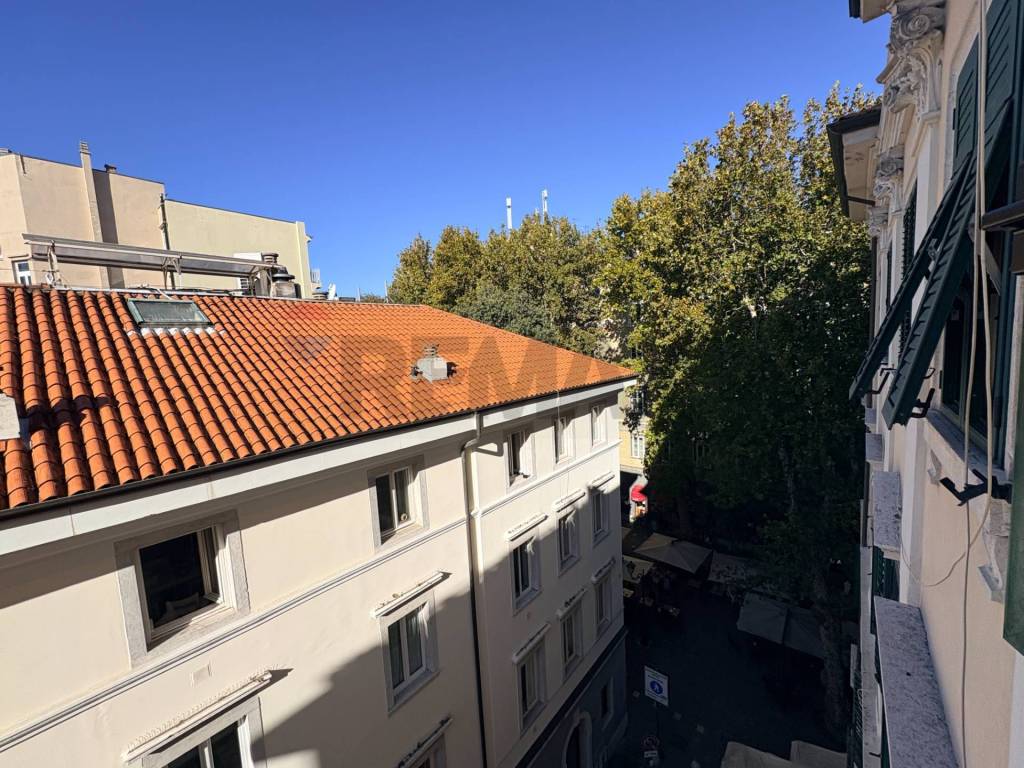 Appartamento a Trieste in VIA DEL TORO, 2 - Foto 3