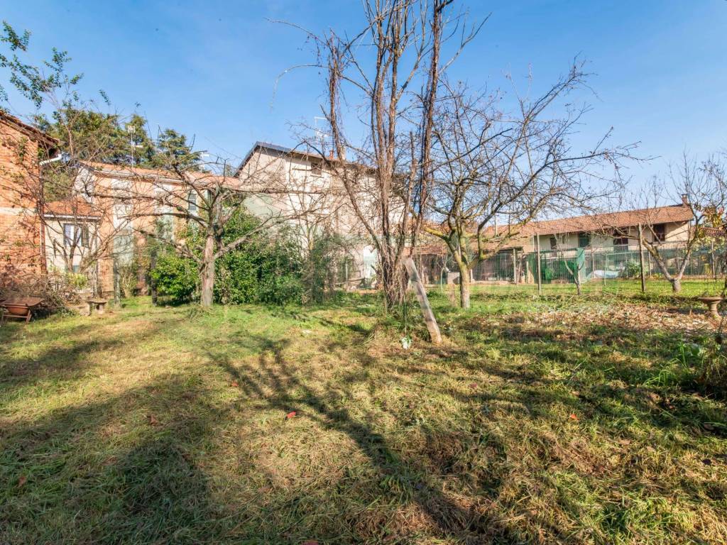 Casa indipendente a Tradate in Via Giovan Battista Pergolesi, 20 - Foto 2