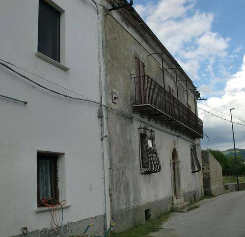 Villa a Rocchetta a volturno in Via Madonna Delle Grotte 80 - Foto 2