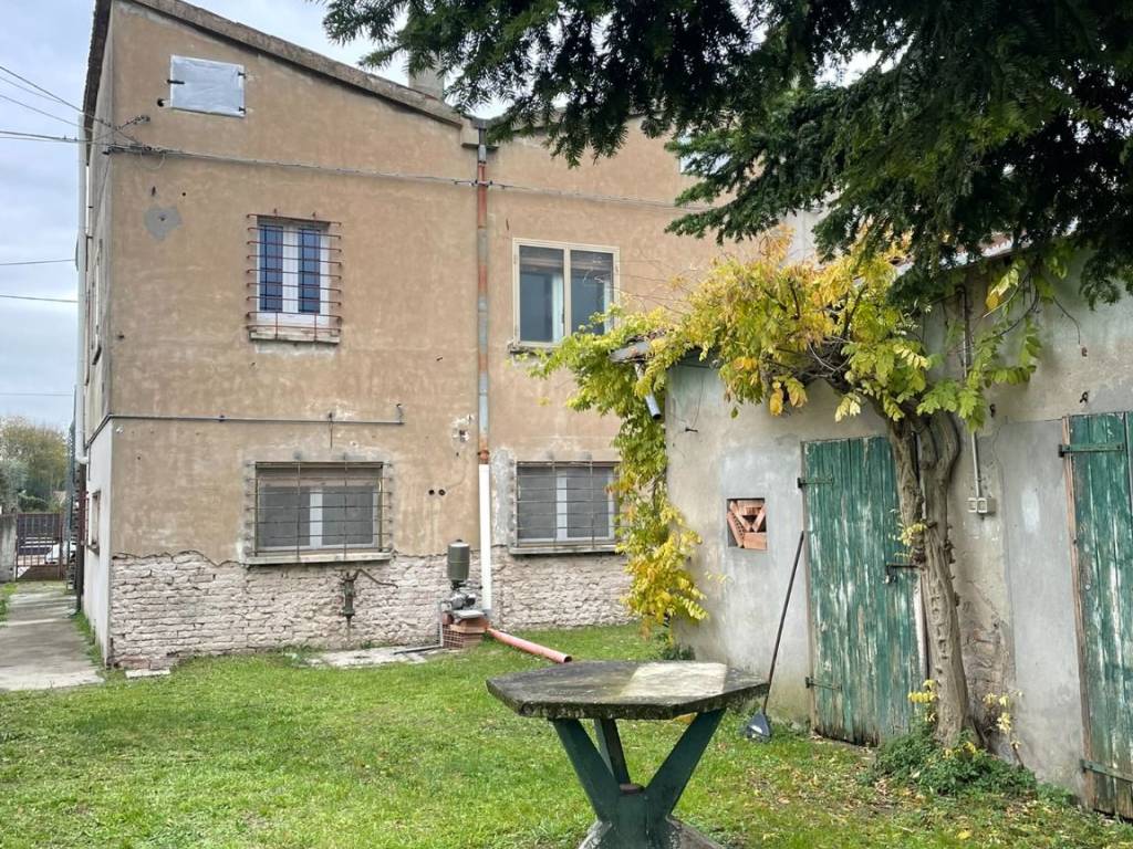 Casa indipendente a Massa lombarda in Via Don Giovanni Minzoni - Foto 2