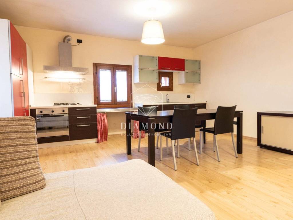 Appartamento a Montebelluna in Via Feltrina Centro - Foto 2