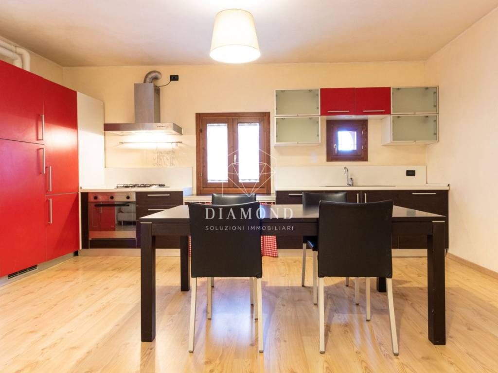 Appartamento a Montebelluna in Via Feltrina Centro - Foto 5