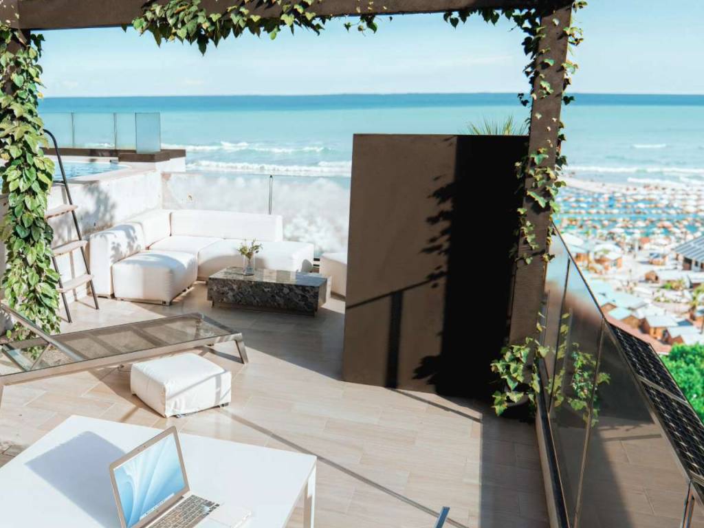 Appartamento a Riccione in Viale Giosuè Carducci, 9 - Foto 3