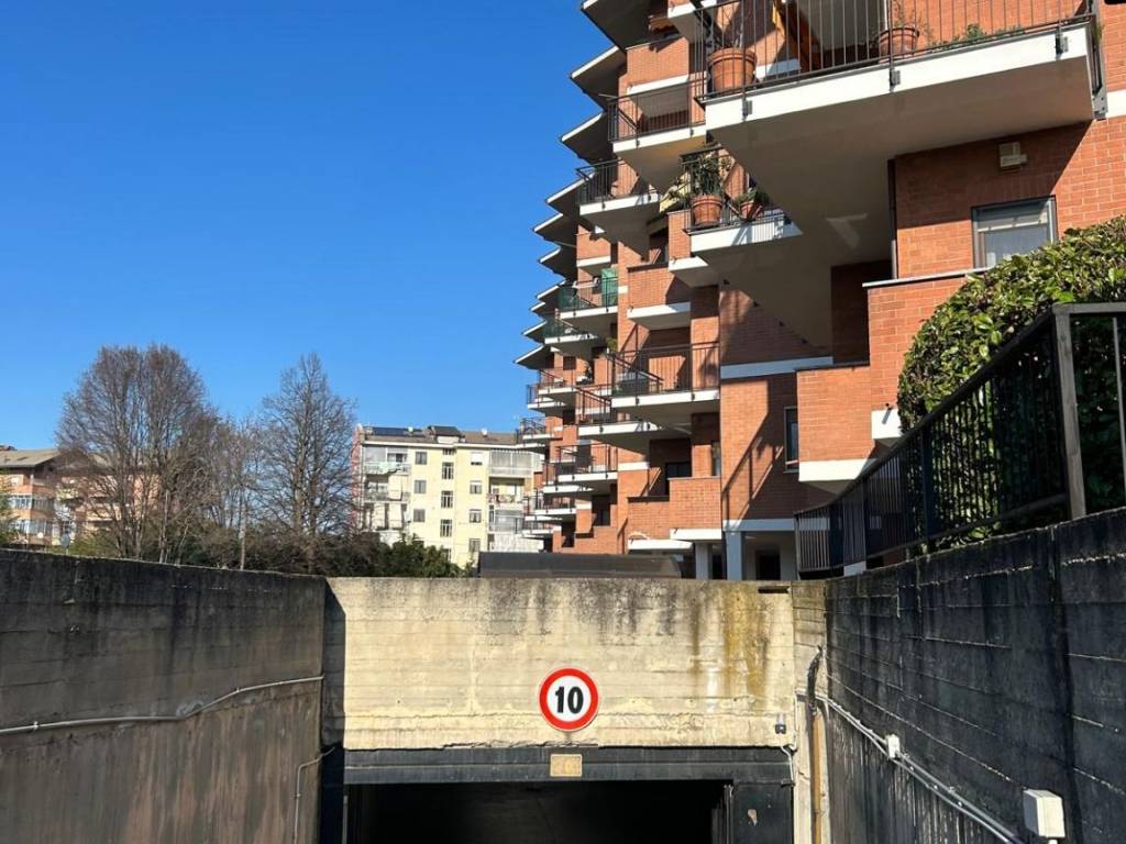 Box / garage a Volpiano in Via Genova, 51 - Foto 2