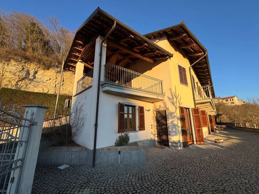 Villa a Corneliano d'alba in Via Lemonte, 20 - Foto 2