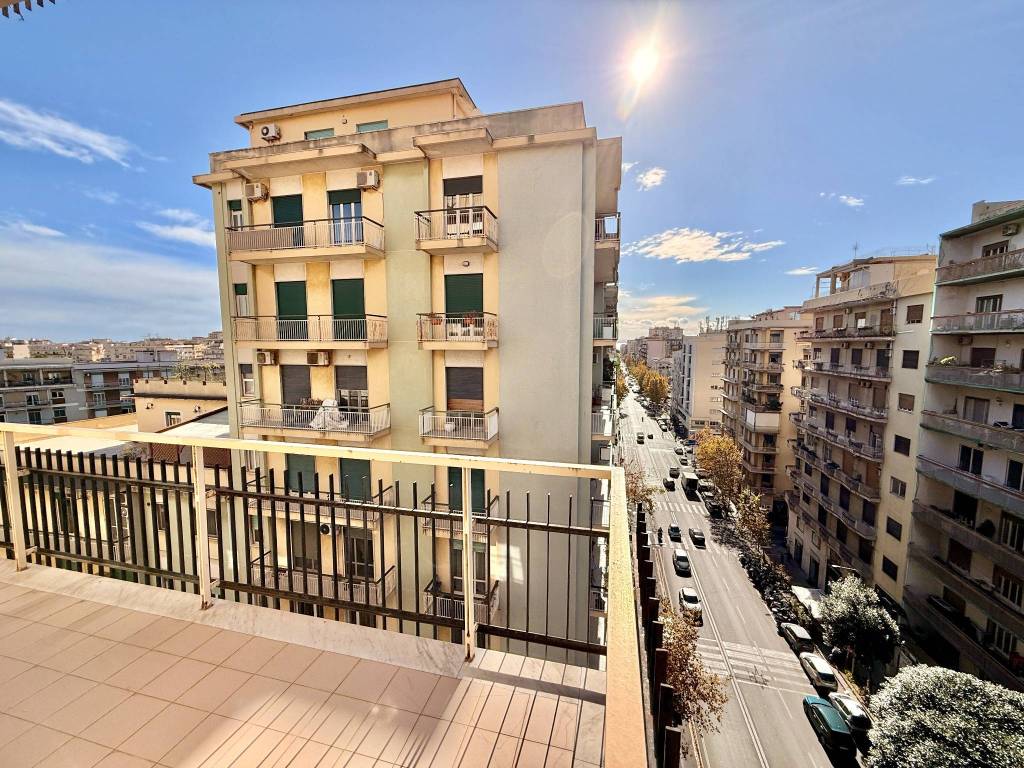 Appartamento a Catania in Viale Vittorio Veneto, 134 - Foto 2