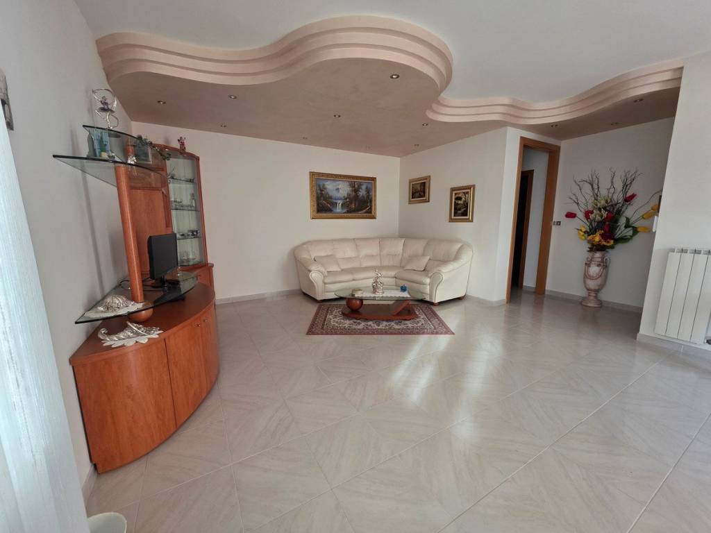 Villa a Turi in Via Fratelli Spinelli - Foto 3