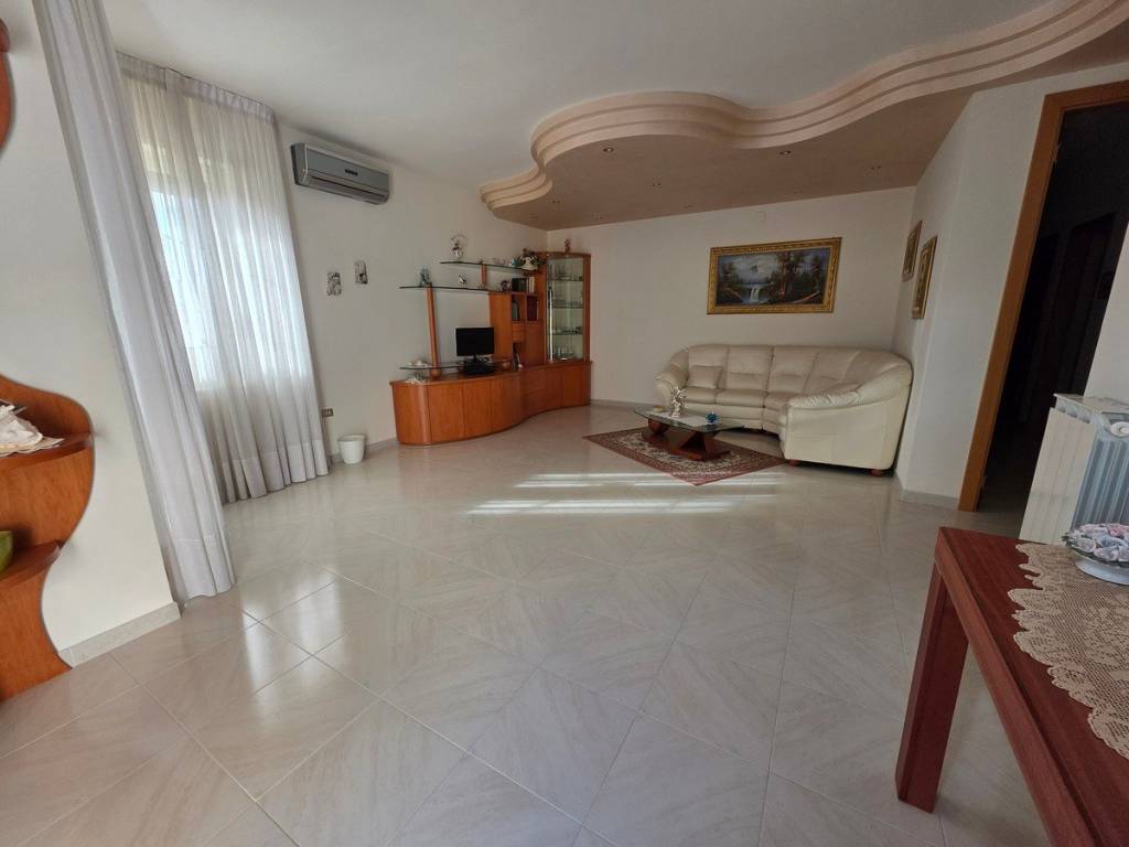 Villa a Turi in Via Fratelli Spinelli - Foto 5