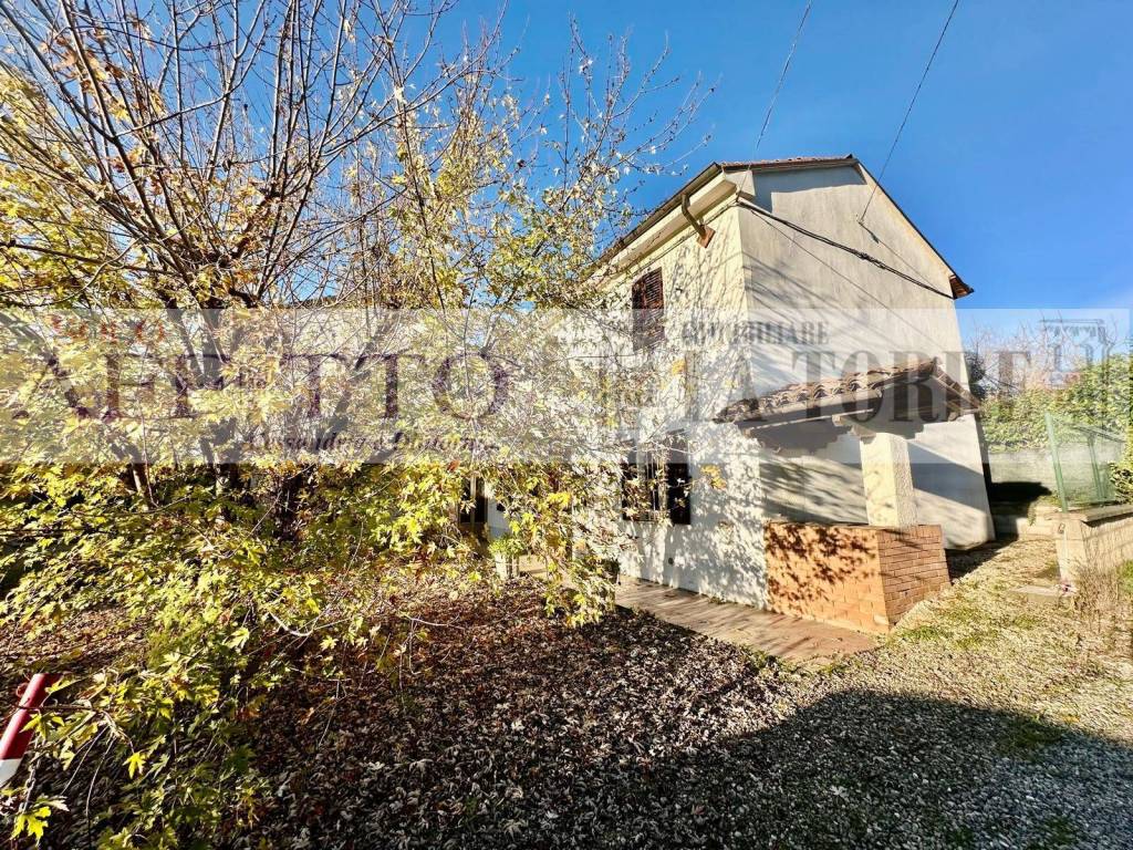 Casa indipendente a Alessandria in VIA GENOVA DI LITTA PARODI - Foto 3