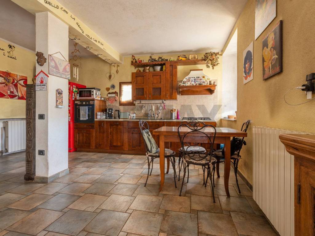 Casa indipendente a Viggiù in VIALE MILANO, 40 - Foto 3