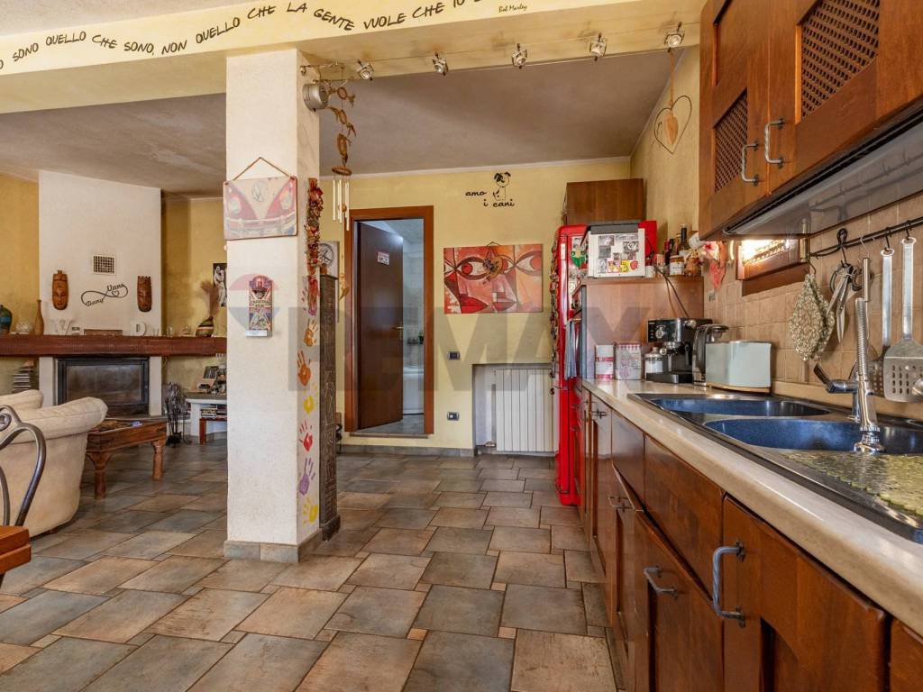 Casa indipendente a Viggiù in VIALE MILANO, 40 - Foto 4