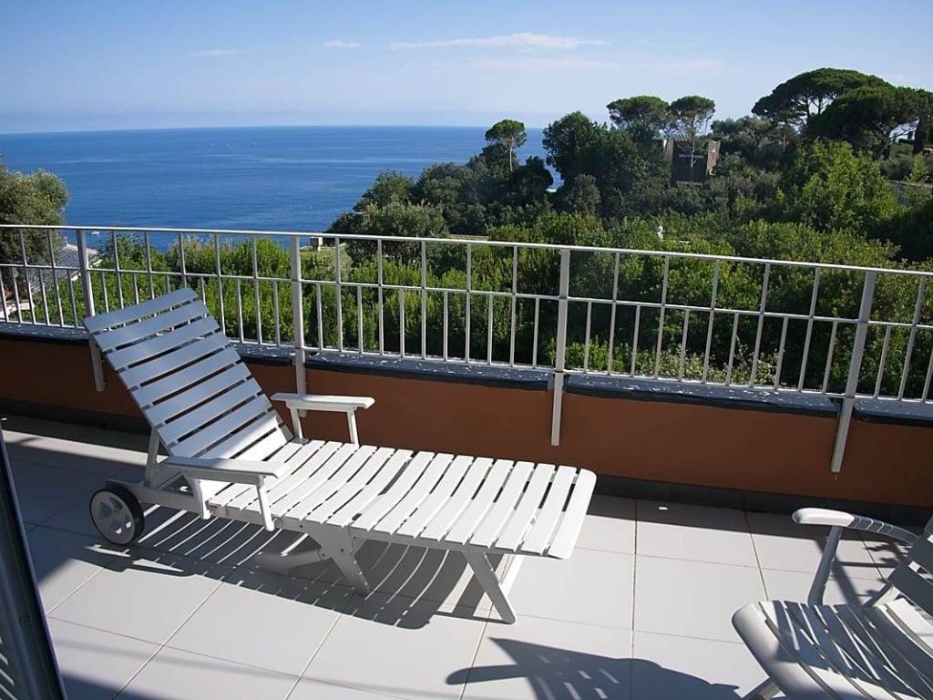 Appartamento a Arenzano in Via Punta del Gabbiano - Foto 2