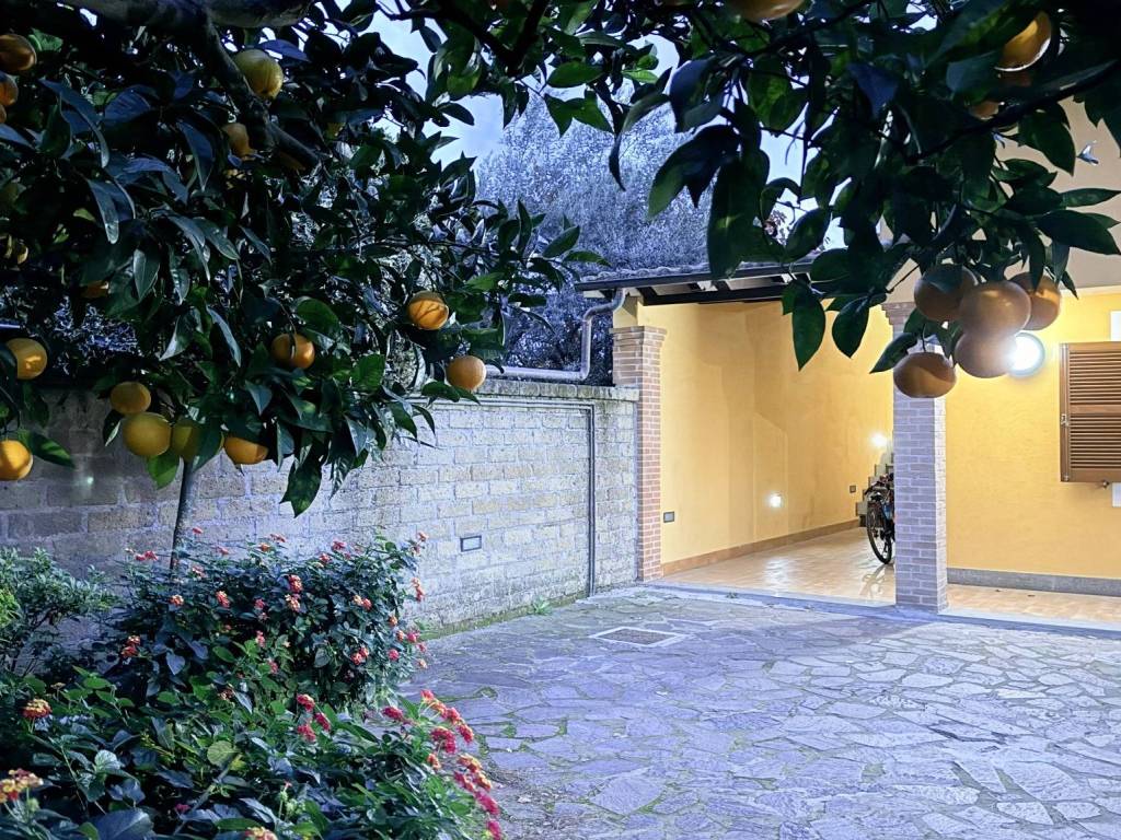 Villa a Anguillara sabazia in Via Camillo Benso di Cavour - Foto 2