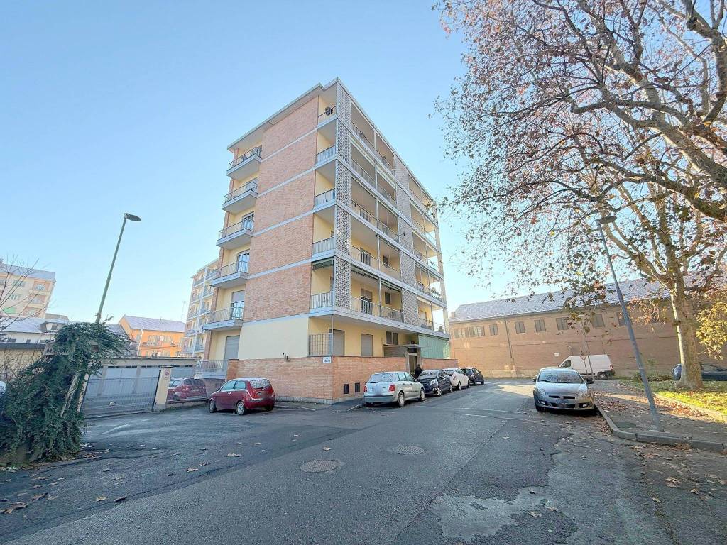 Appartamento a Pinerolo in Piazza Alberto Banfi, 1 - Foto 3