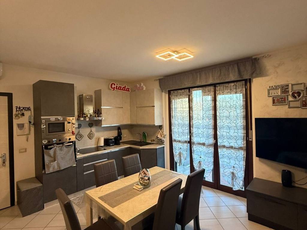 Appartamento a Trecate in Via Sozzago, 26 - Foto 2