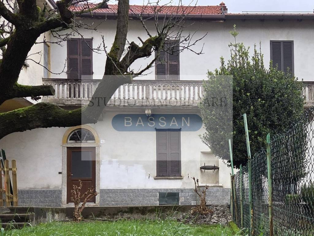 Appartamento a Carnago in Via Vittorio Veneto 6 - Foto 2