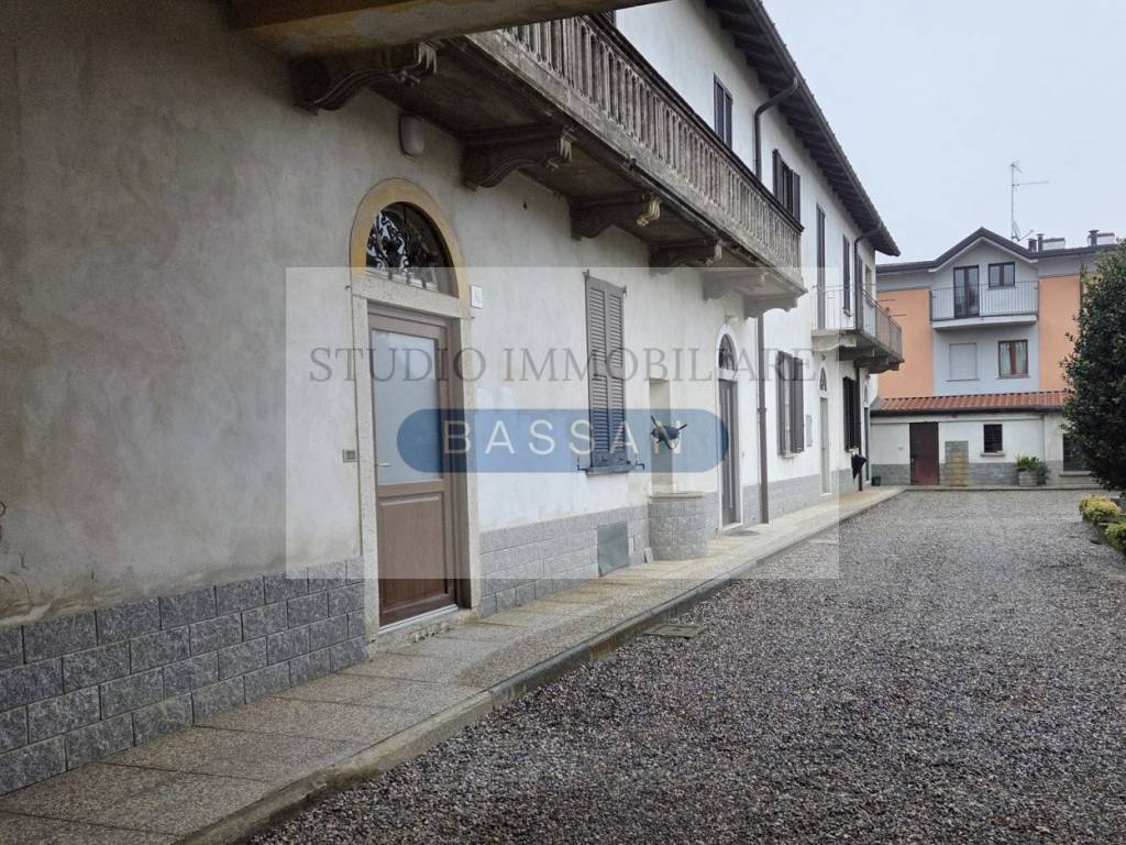 Appartamento a Carnago in Via Vittorio Veneto 6 - Foto 3