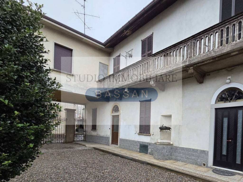Appartamento a Carnago in Via Vittorio Veneto 6 - Foto 4