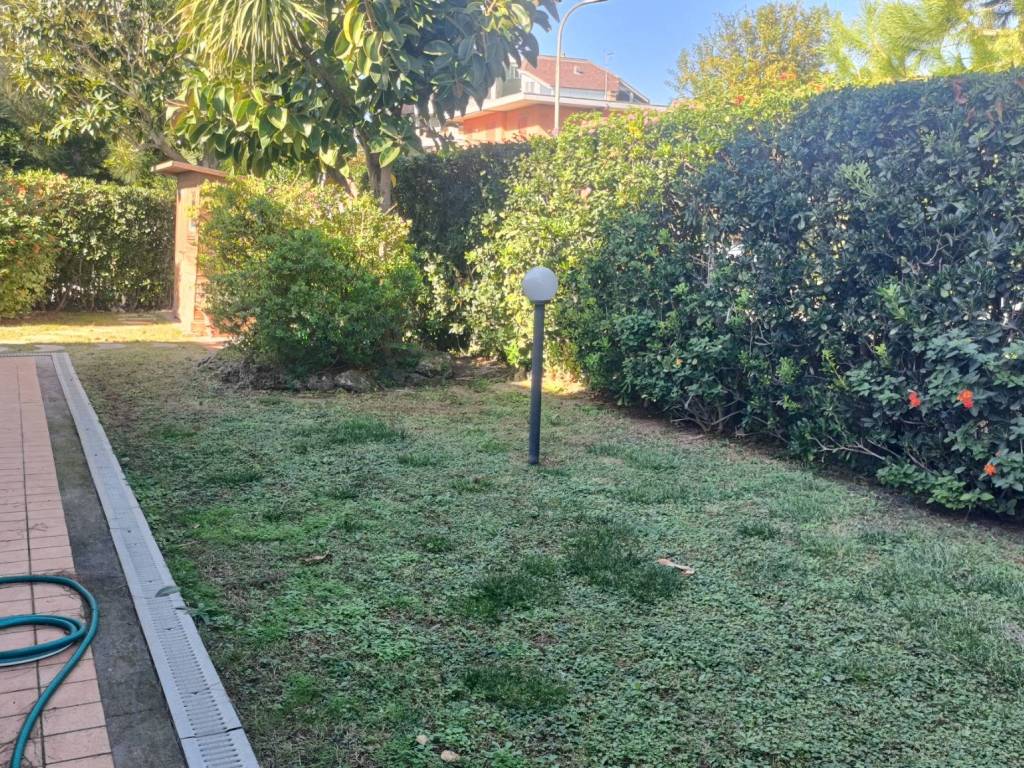 Villa a Ladispoli in Via della Vergine - Foto 3