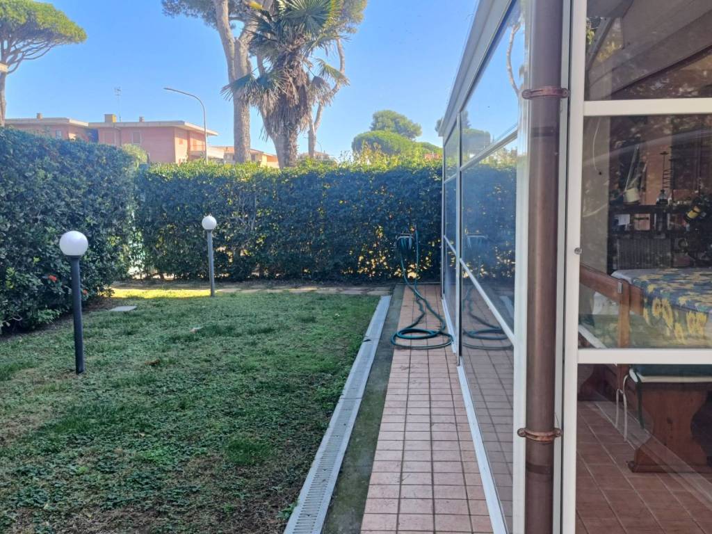 Villa a Ladispoli in Via della Vergine - Foto 4