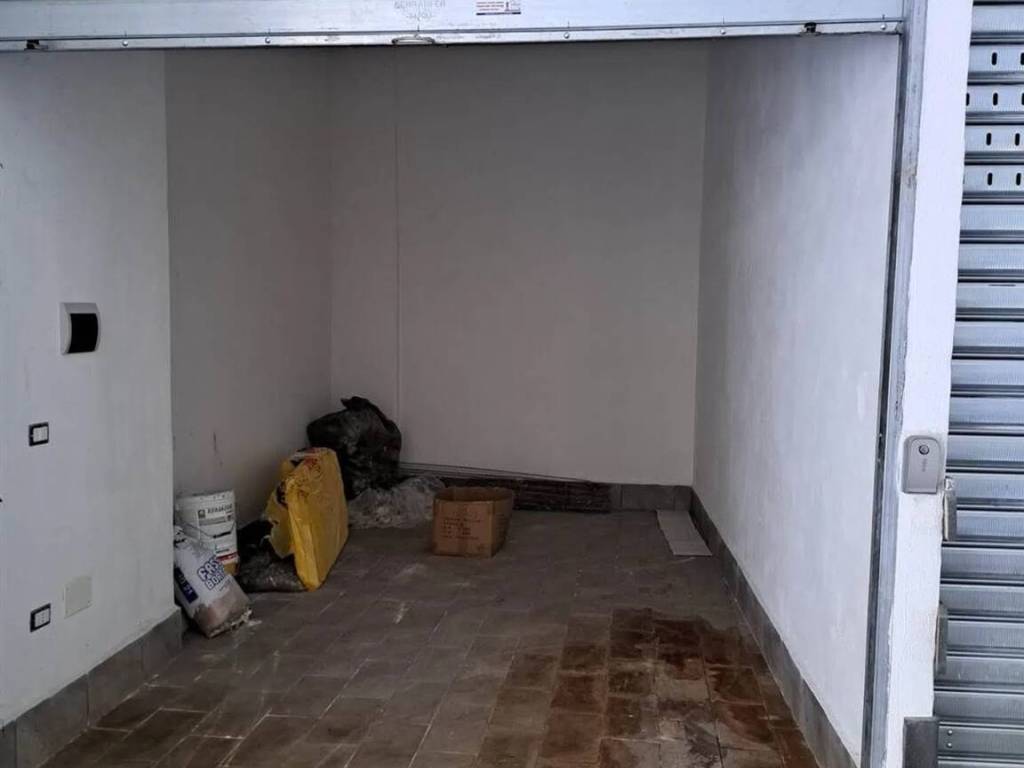Box / garage a Salerno in Via Salvatore Calenda No Number - Foto 2