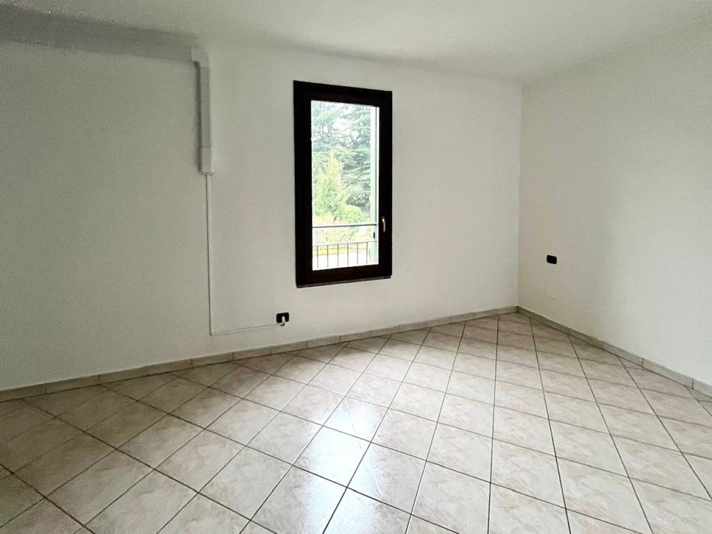 Appartamento a Bisuschio in Via Giacomo Leopardi - Foto 3