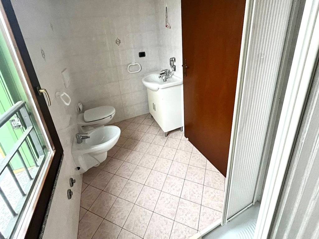 Appartamento a Bisuschio in Via Giacomo Leopardi - Foto 4