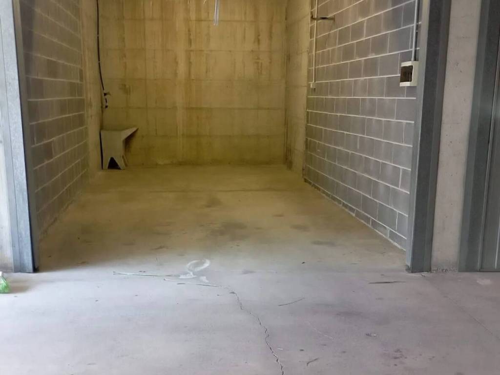 Box / garage a Vado ligure in Via Piave, 224 - Foto 4